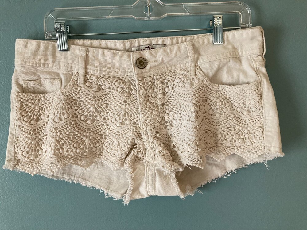 Hollister white crocheted lace cut off jean shorts size 29